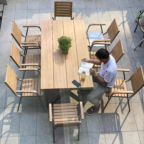 户外塑木桌椅庭院花园别墅长桌防水防晒防腐木休闲桌椅室外餐桌椅