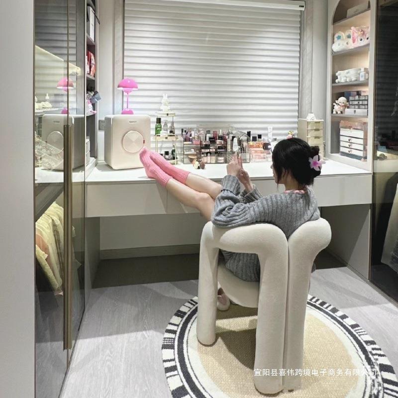 奶油风化妆椅网红设计师靠背女生卧室高级感美甲服装店家用餐桌椅