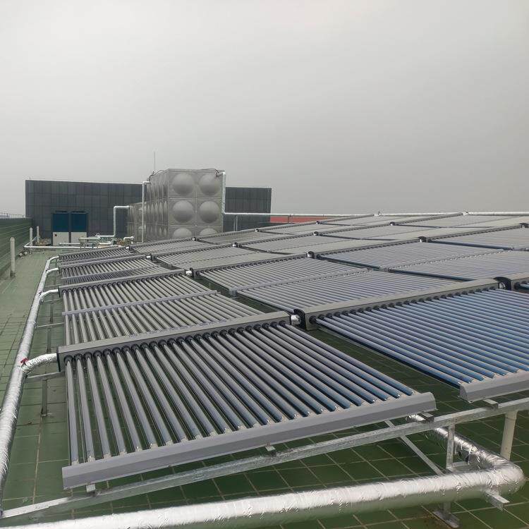 大型空气源热泵热水系统 50管真空管太阳能集热器 能源互补 节能
