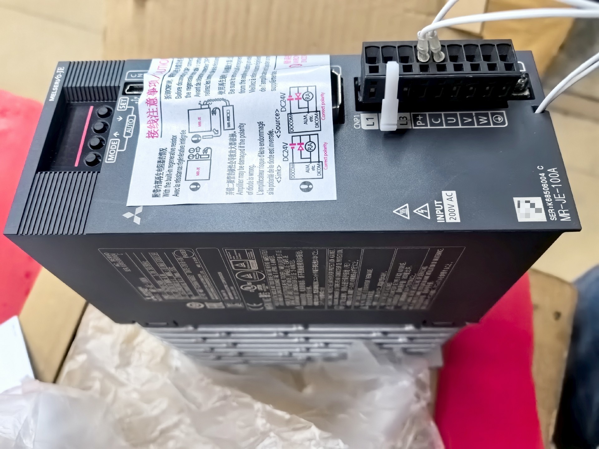 MR-JE-100A，全新，三菱伺服驱动器