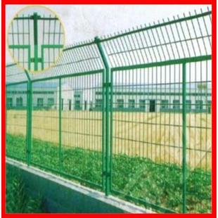 高速公路护栏网  车间隔离网、球场护栏网、篮球场围栏、工地护栏