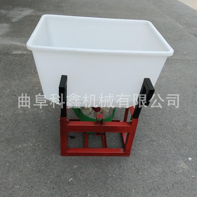 三轮后挂式电动撒肥机 小型农田大棚果园追肥机 小麦玉米施肥机