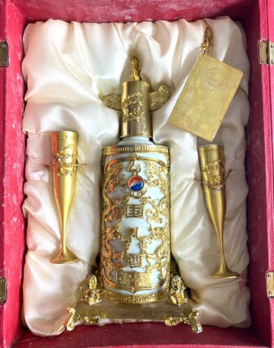 2002年46度国礼酒500ml*1瓶浓香型 纯实木绝版礼盒 送礼摆柜