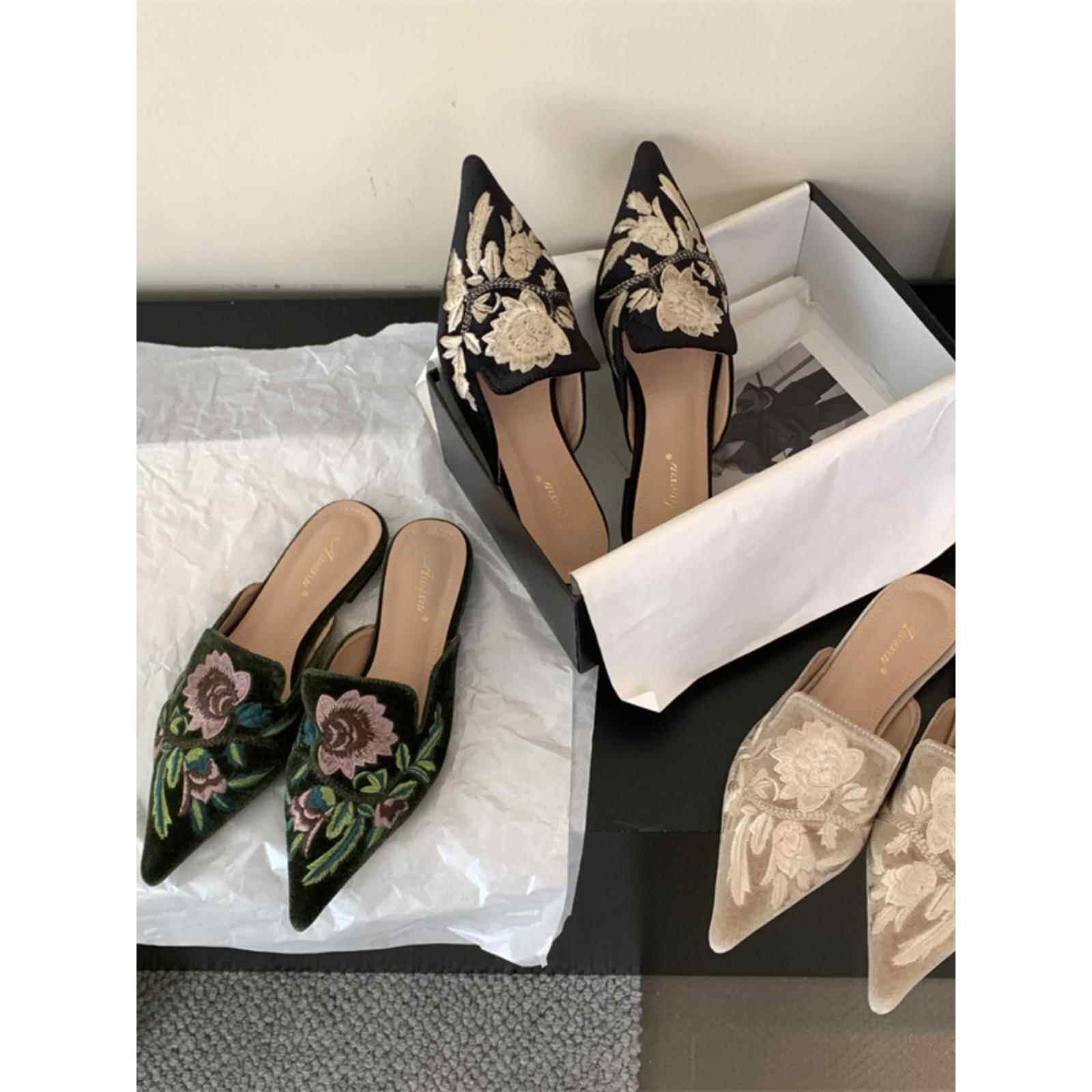 潮牌新中式刺绣半拖女鞋2025秋夏刺绣花覆古半拖时尚尖头平底凉拖