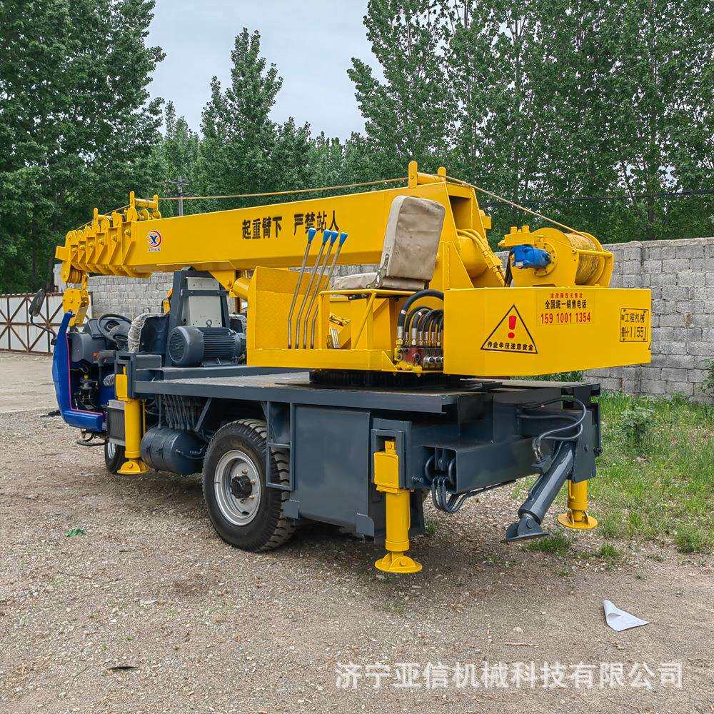 全液压三轮吊车 园林绿化建筑工地用起重机 农用三轮自备吊