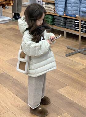 轻薄棉袄女童白色外套冬2026新款儿童防寒服连帽派克棉服加厚防风