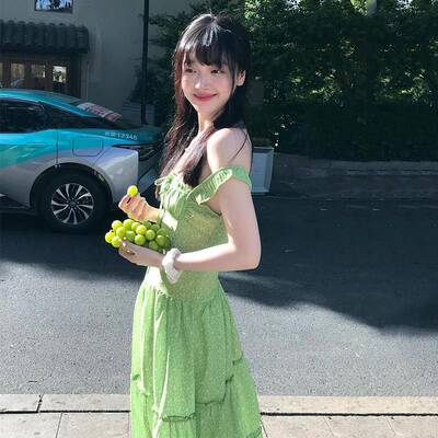 法式气质清冷感绿色碎花吊带洋装女设计感收腰显瘦海边度假长裙