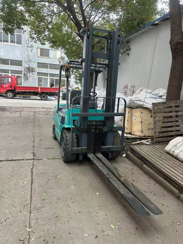 4月21日扬州(委托)资产处置美克斯叉车一台,载重3吨,起升4米,国三,功能正常网络拍卖公告