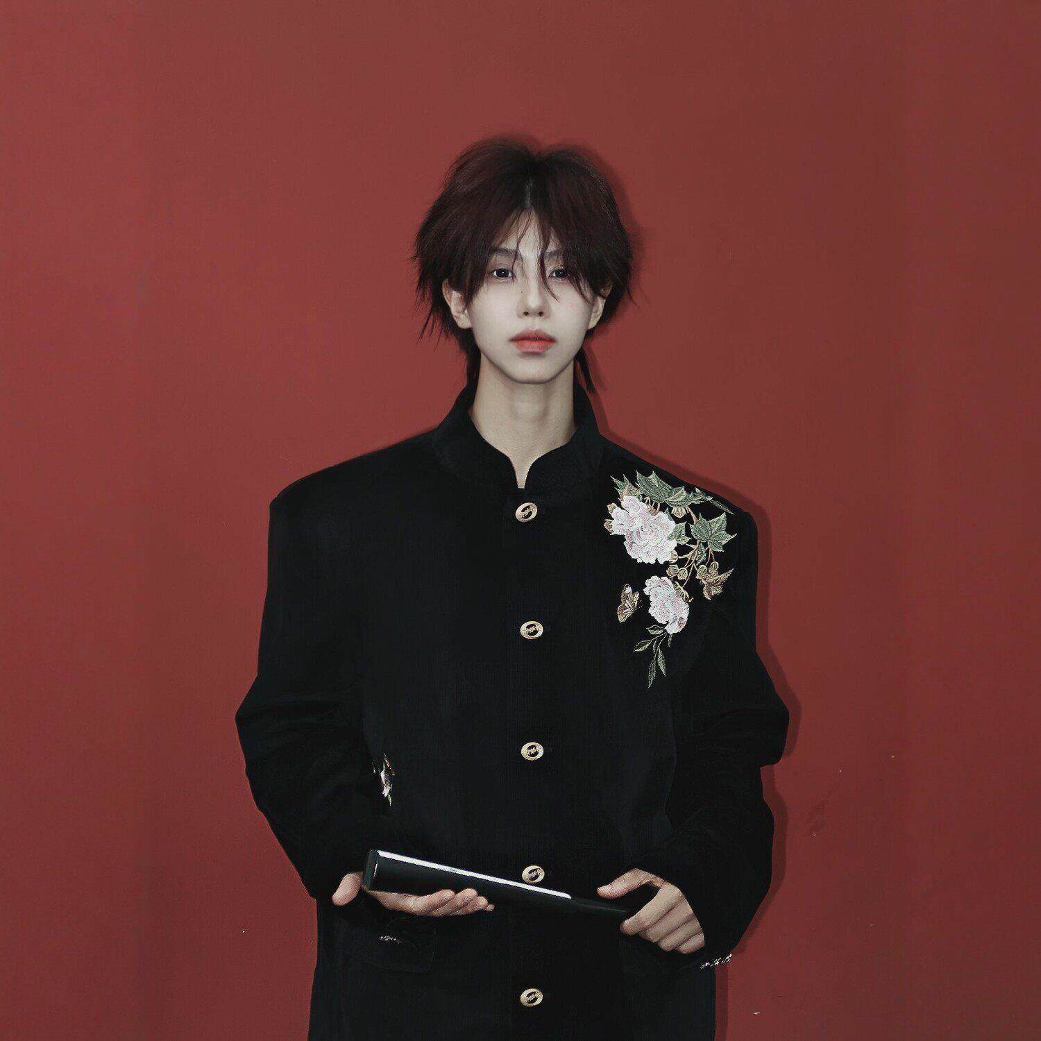 新中式立领中山装男dk制服山茶花刺绣复古中国风垫肩休闲西服套装