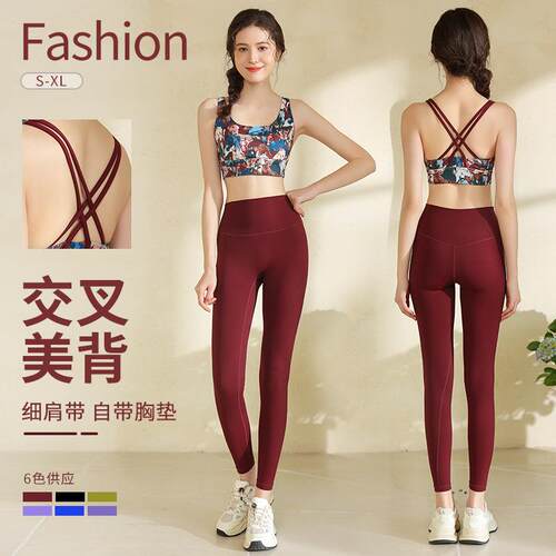 Yoga clothes, wearing high waisted bras on both sides