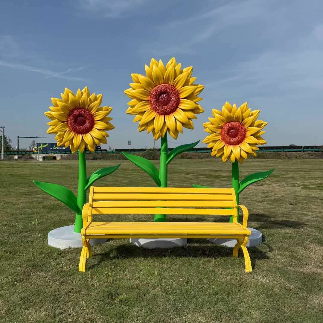 向日葵玫瑰花雕塑商业文旅景区互动拍照露营风布置玻璃钢美陈装置