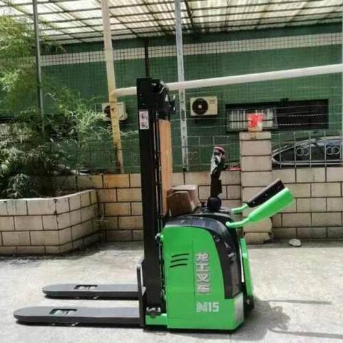 这款龙工CDD15N2C电动堆高车 配置弯道自动减速系统更有保障