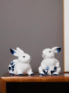景德镇青花瓷兔饰品家居客厅入口酒柜饰品乔迁礼品