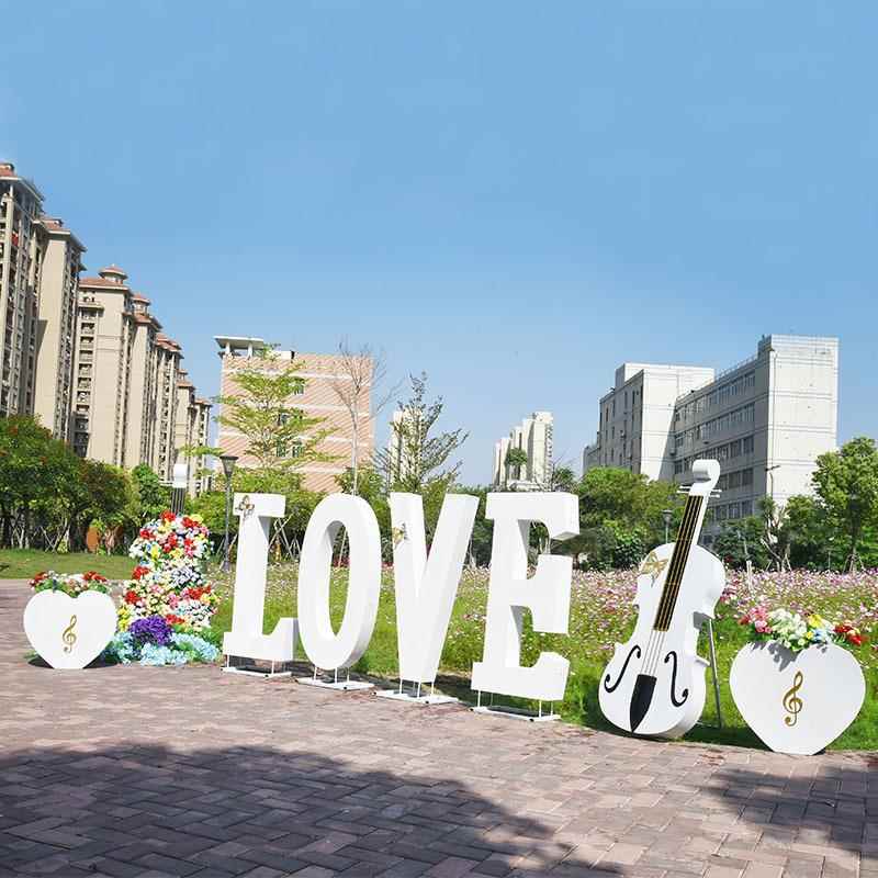 户外大型铁艺小提琴镂空几何鹿荷花LOVE音乐主题道具雕塑装饰摆件