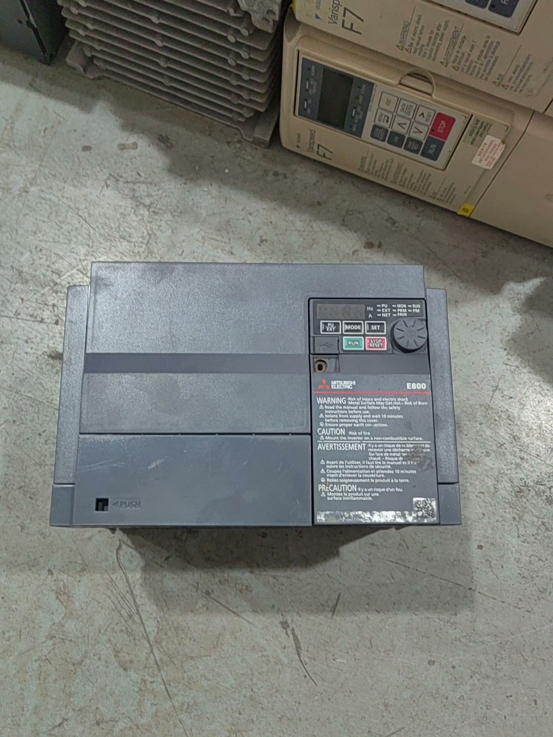 三菱变频器FR-E840-0120-4-60 5.5KW38