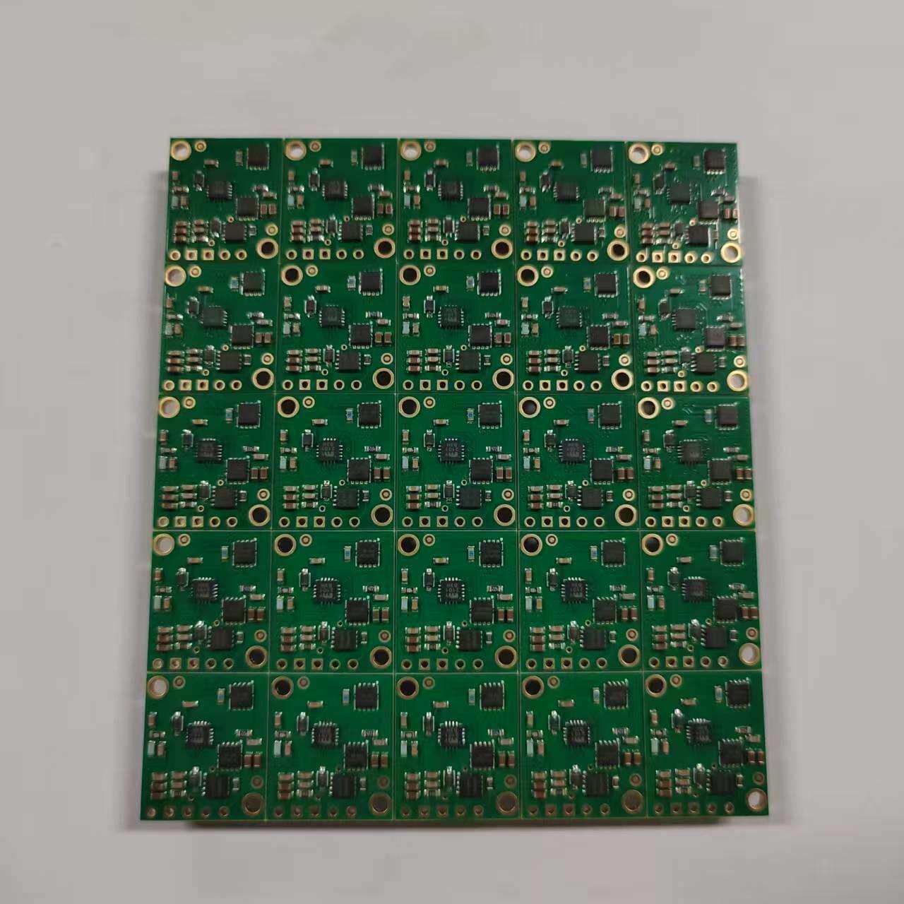 5V,5A 逐步电压调节器 D24V50F5