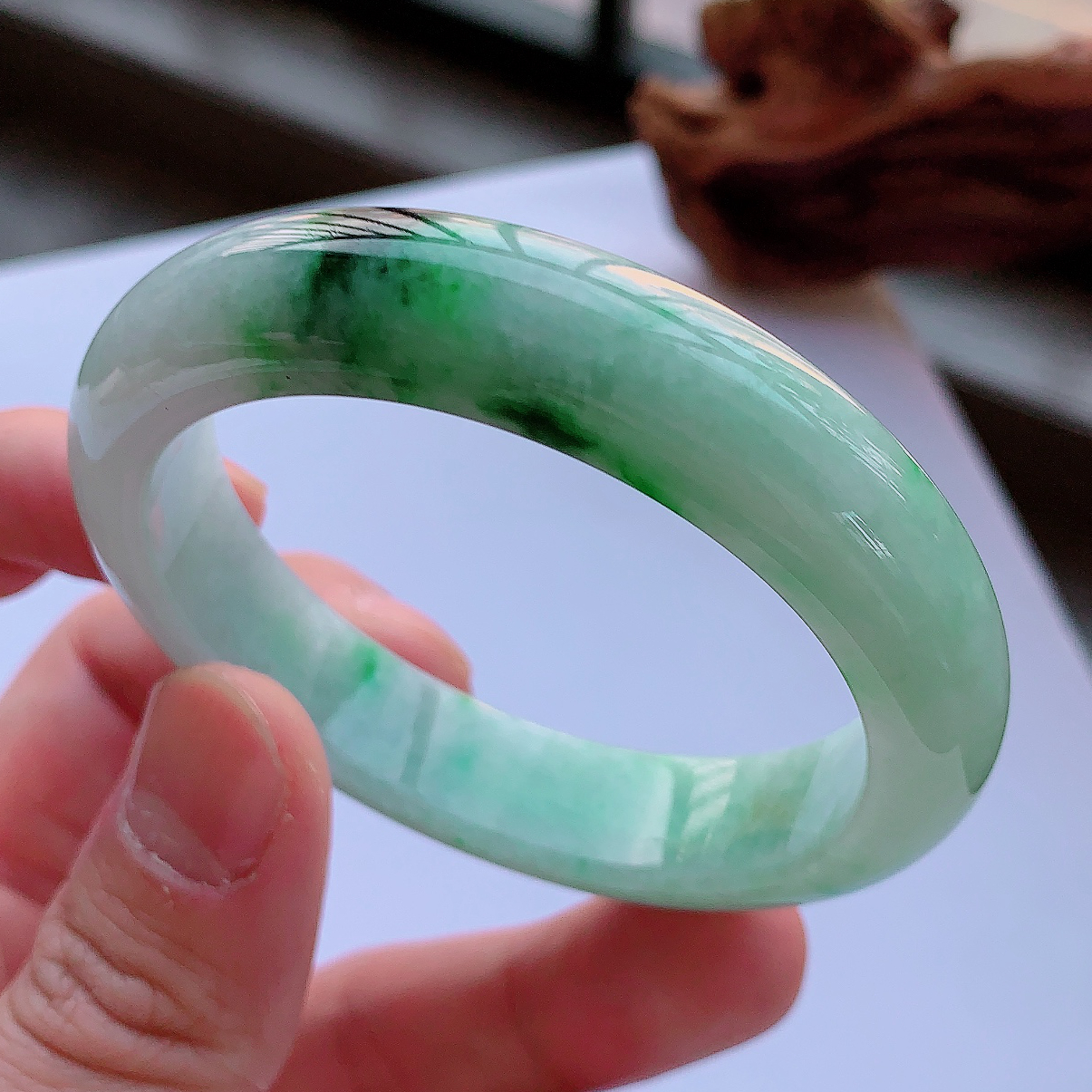 收藏缅甸天然玉石缅甸飘绿阳绿玉镯翡翠正圈手镯55.82克 54圈口