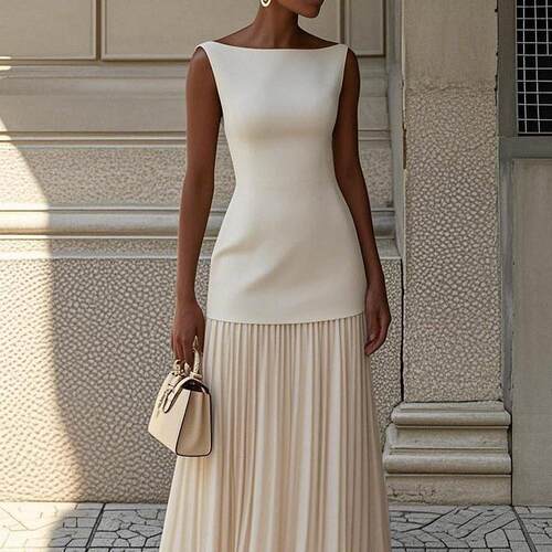 Elegant Sleeveless Pleated Maxi Dress with Boat Neck