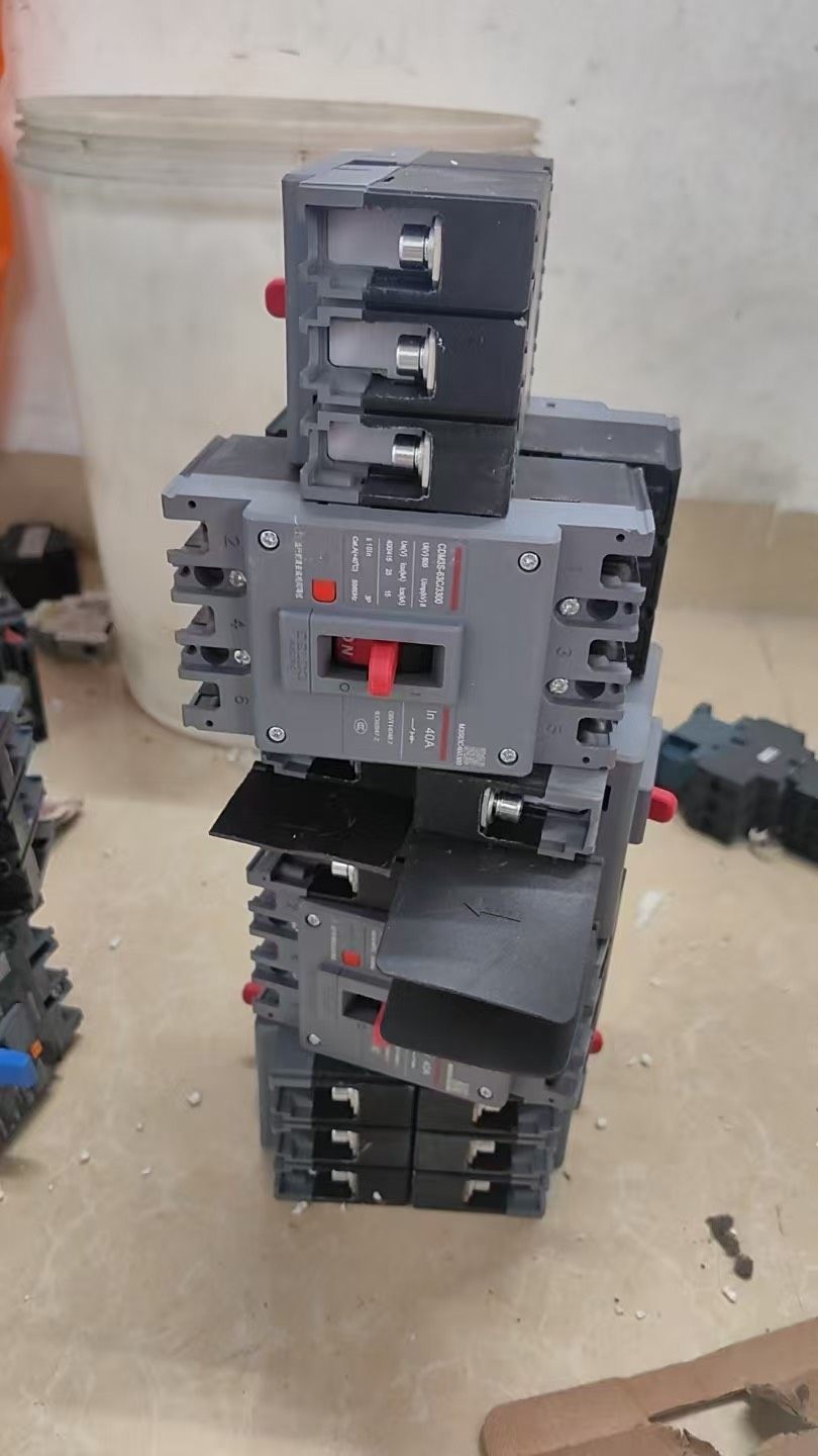 没有用过德力西断路器40A数量只有8个，一个40元。