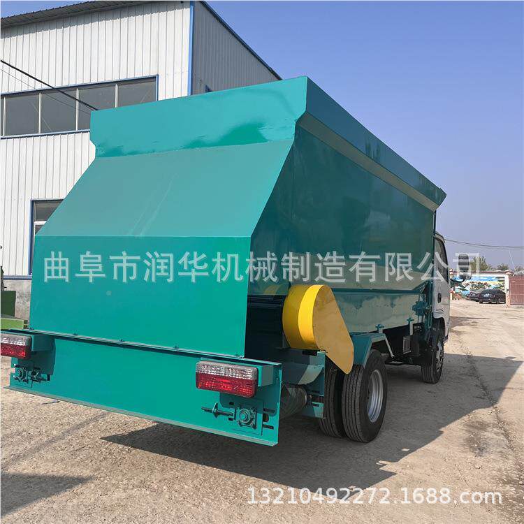 柴油撒料车RH-9SL-55立方链条刮车板撒车轻饲卡四轮投料奶牛场草
