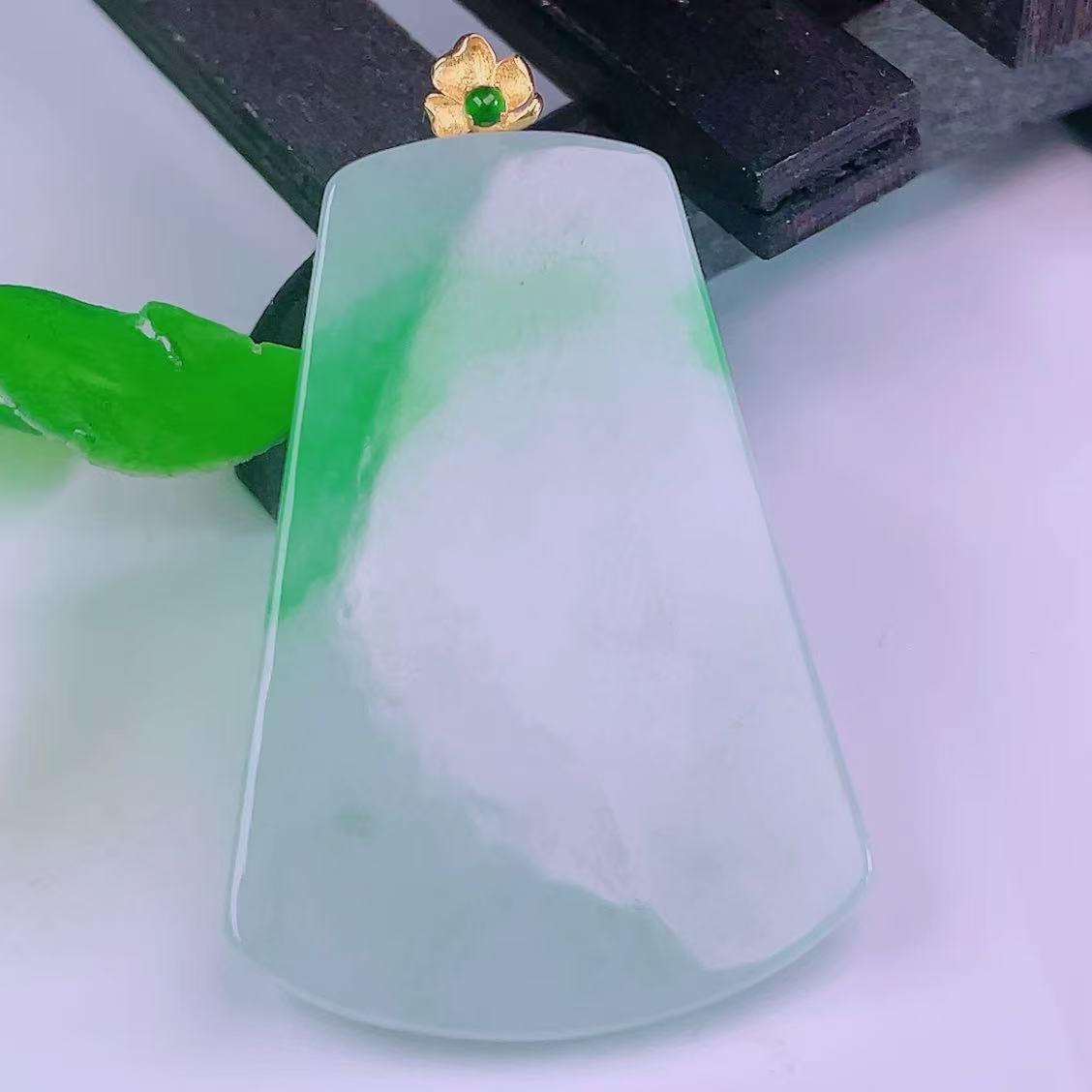 缅甸天然真品翡翠18k扣头冰飘绿花高端精品珠宝闪拍无事牌玉吊坠