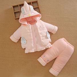 0一1岁半女宝宝秋冬装分体款，婴儿衣服外套加厚夹棉服袄三件套装季