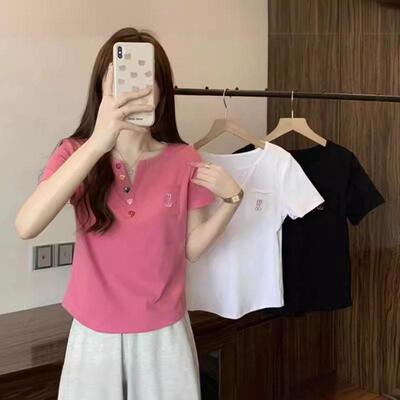 Three dimensional decorative short sleeved t-shirt for