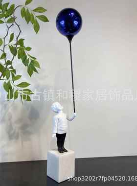 简约轻奢创板意红色气男孩气球摆提件样房球客厅桌B0445面软装摆