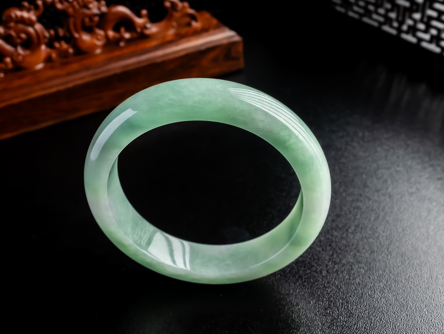 57圈口 天然真品翡翠玉镯冰满绿满色细腻气质冰透正圈手镯 64.59g