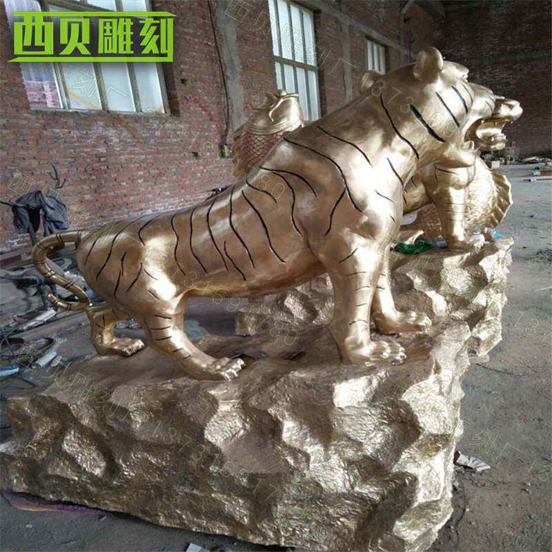 铜老虎雕塑厂家供应猛虎上山景区动物园景观装饰黄铜动物景观摆件