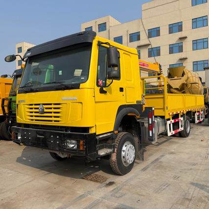 出口陕汽八轮工6x4程自卸车371马力翻斗车潍柴发动机自卸车随车吊