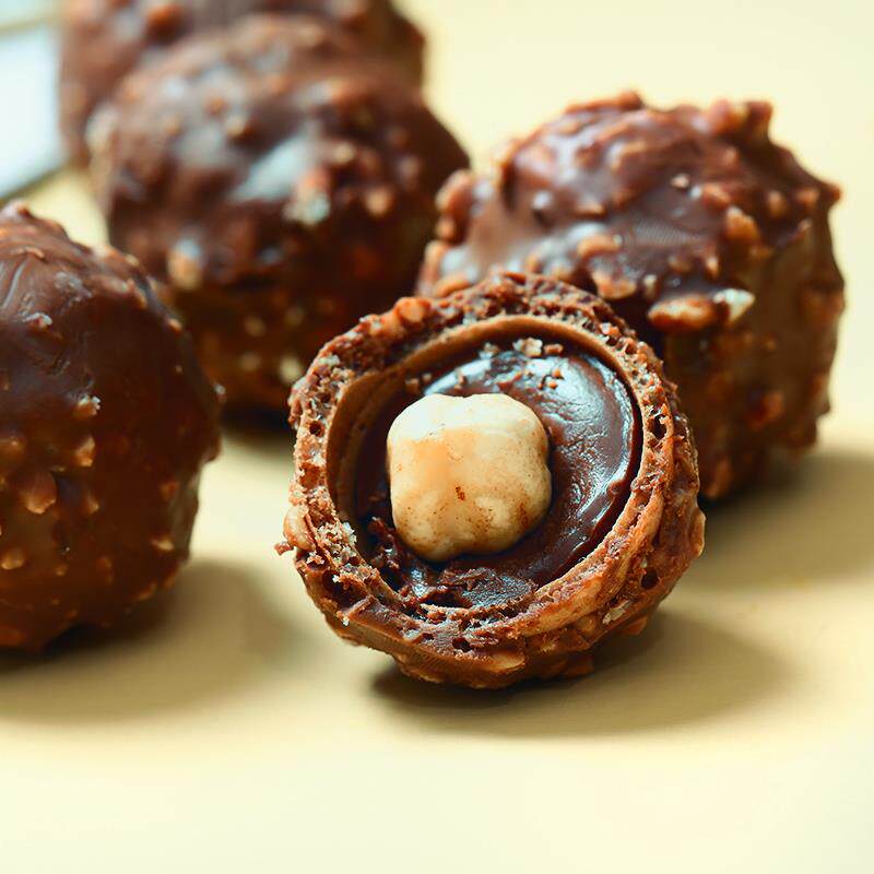 榛果威化黑巧纯可可脂坚果黑巧克力球休闲小零食婚庆喜糖伴手礼物