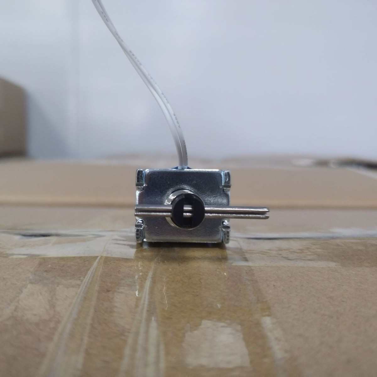 新品行程直流微型流畅运作U0837L框架电磁铁不剩磁强力推拉电磁铁