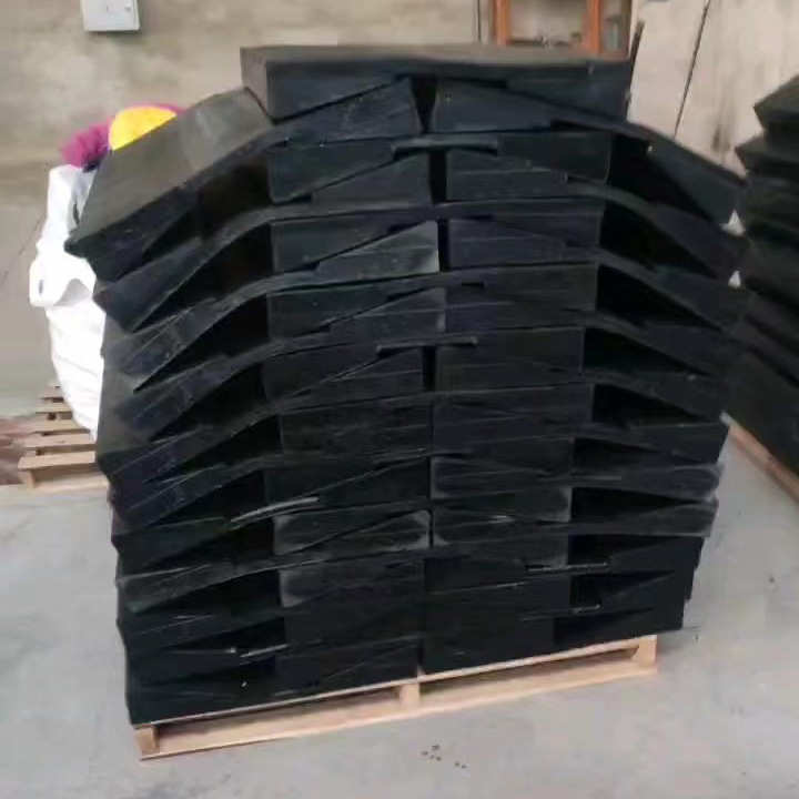 钢卷橡胶弹性鞍座金属卷板状橡胶垫块V形橡胶鞍座钢卷运输减震垫