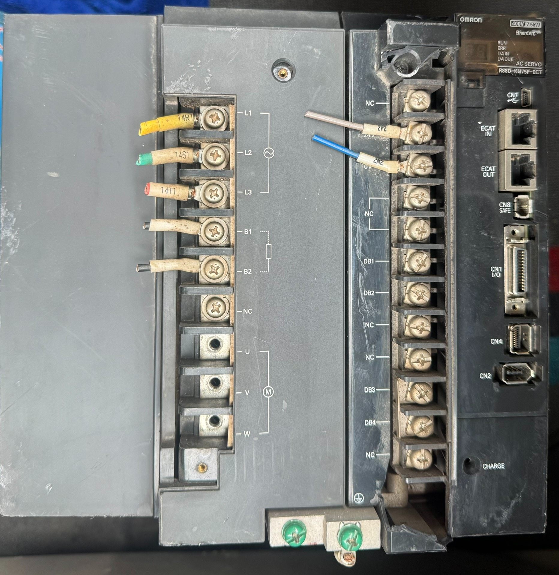 欧姆龙驱动器R88D-KN75F-ECT-Z外壳损坏，拆机现