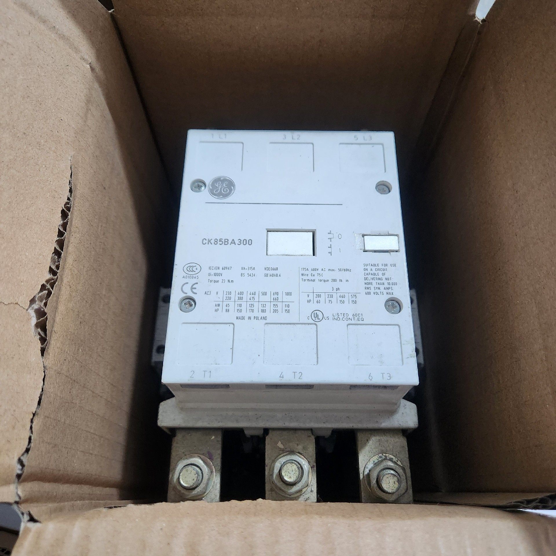 美国通用接触器CK85BA300 230VAC库存9成新带包