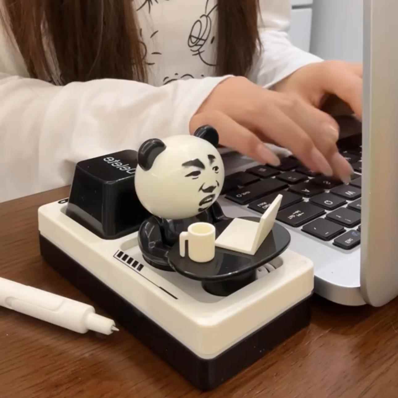 暴躁掀桌人发声摆件熊猫打工人按压语音掀桌怼表情包桌面解压挂件