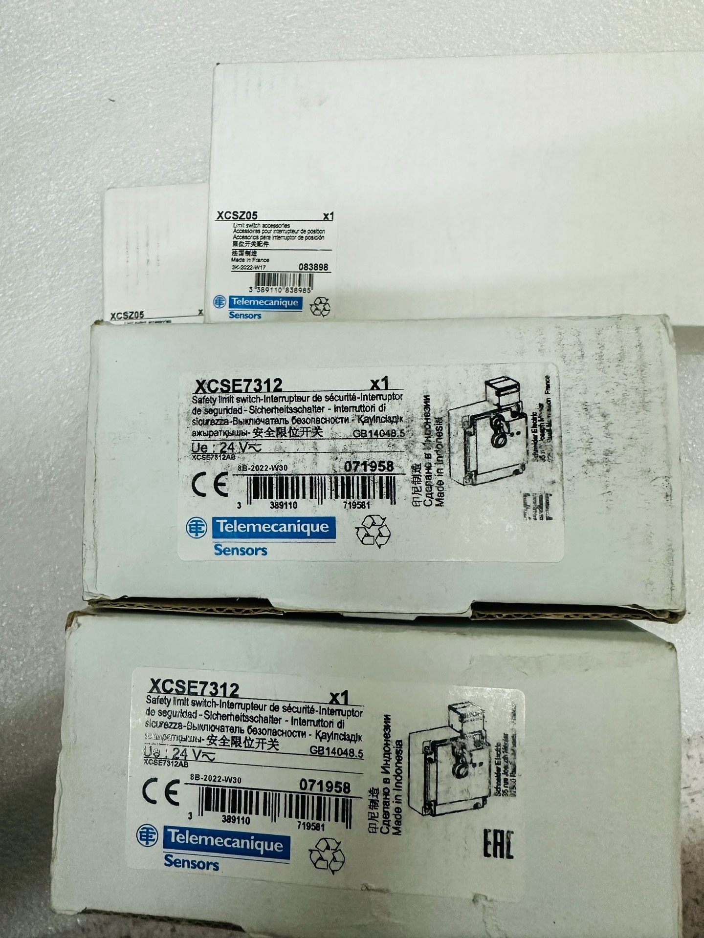 全新原装施耐德 XCSE7312 加XCSZ05 一套 安全