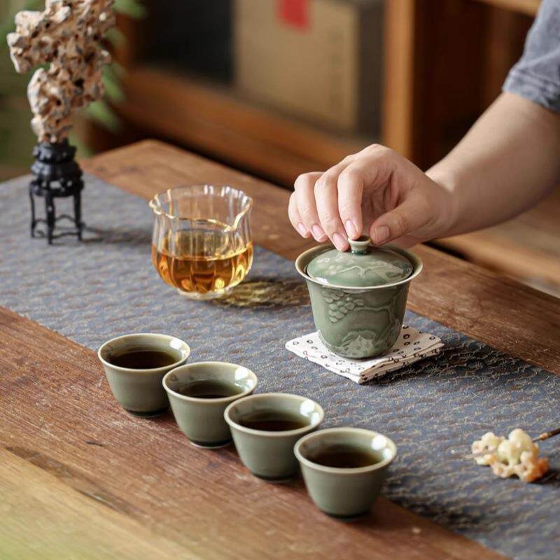 越窑青瓷浮雕旅行便携式户外茶具功夫套装一壶四杯陶瓷盖碗茶杯
