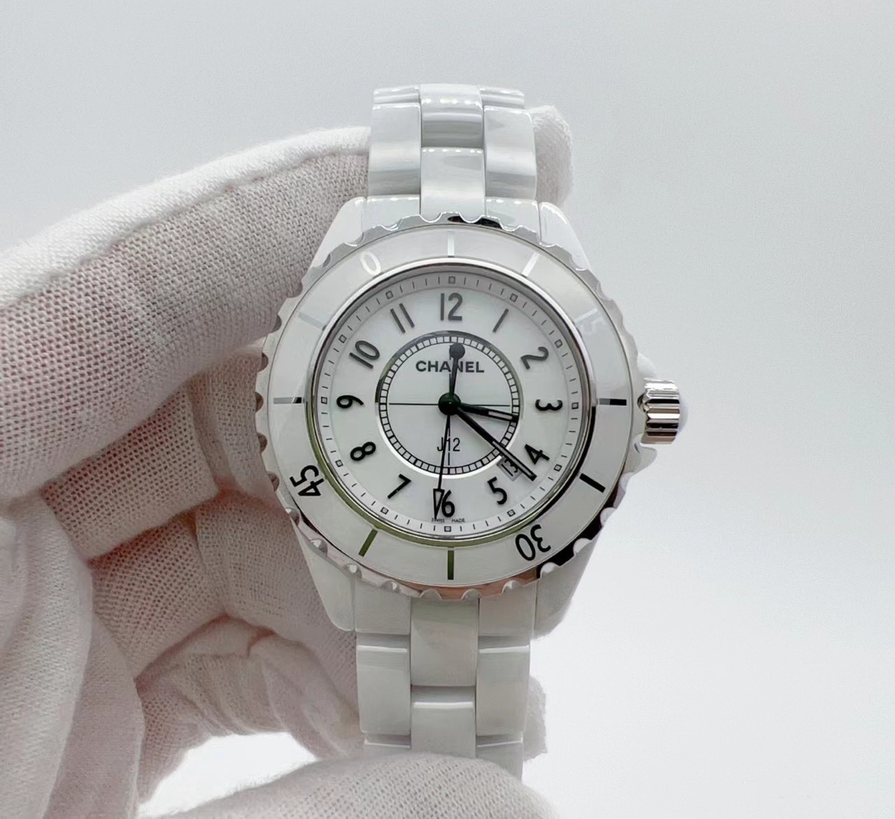 先鉴后发98新香奈儿J12系列H5698白色陶瓷石英男表33mm正品二手