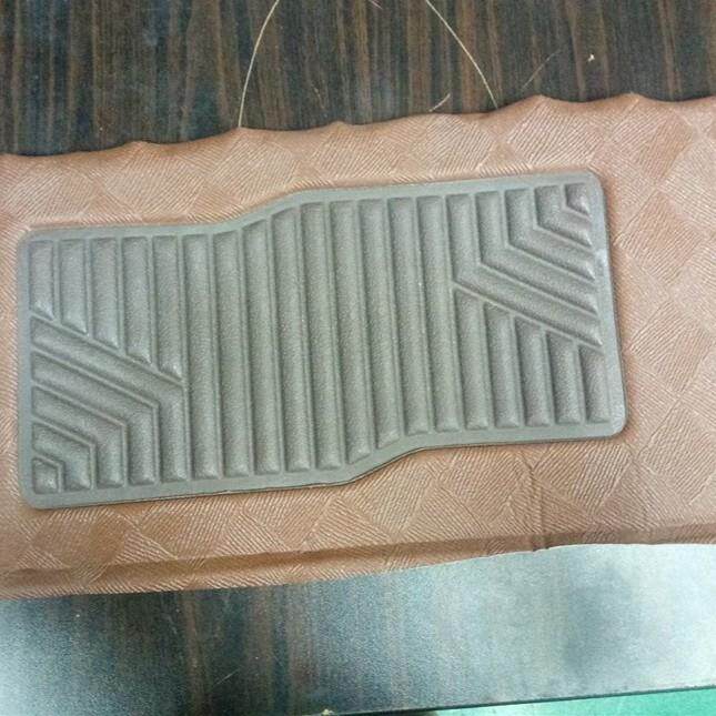 厂家供应单头高周波机汽车脚垫坐垫地毯丝圈绒布踏板焊接机