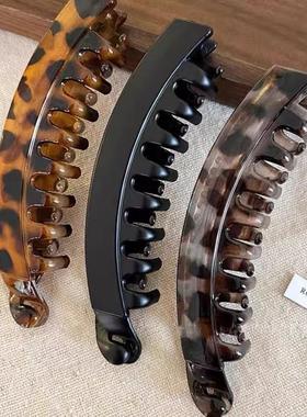 Trendy large-sized high ponytail clip that creates a natural