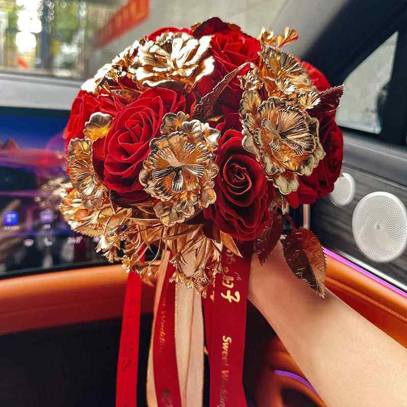 中式婚礼手捧花玫瑰花束金色装饰假花新郎接亲国潮风秀禾搭配摄影