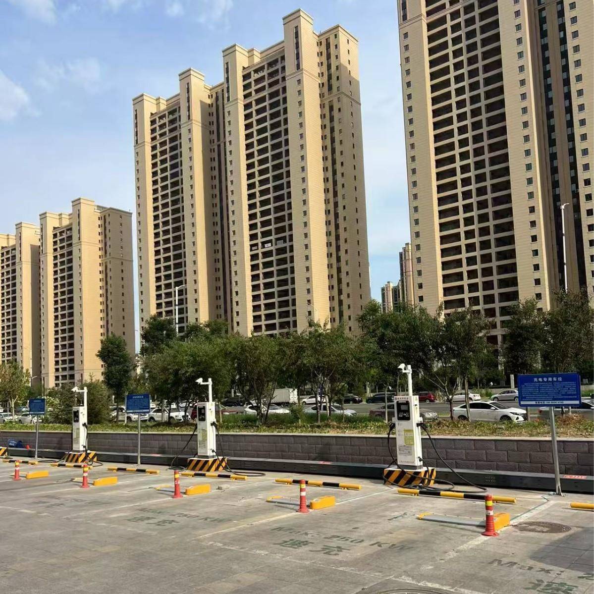 防占位地锁充电桩智能平板锁路边停车无人值守智能感应车位锁