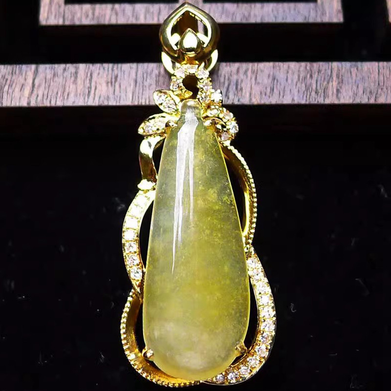 18K金镶玉佩挂件缅甸玉瓜A货天然黄翡翠玉石翡翠福瓜吊坠女2.73g