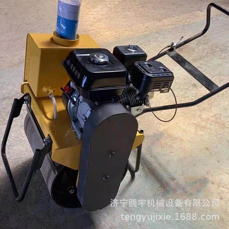 哪里卖手扶小型单轮震动压路机水泥沟槽用的450型轮径压实机