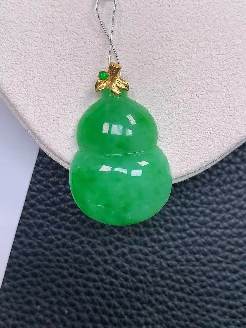 天然真品翡翠正品 水润细腻气质18k金镶嵌冰阳绿满阳色葫芦吊坠