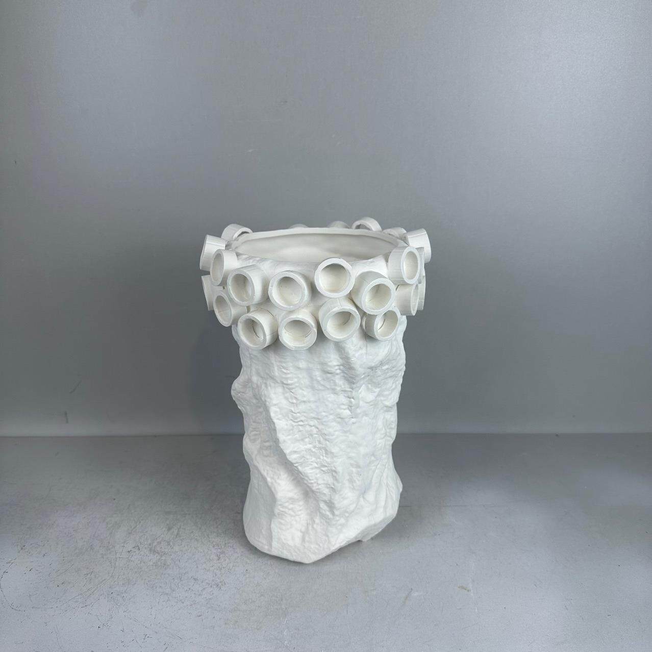 现代简约白色拈花手工陶瓷花器摆件艺术设计家居软装客厅桌面酒店