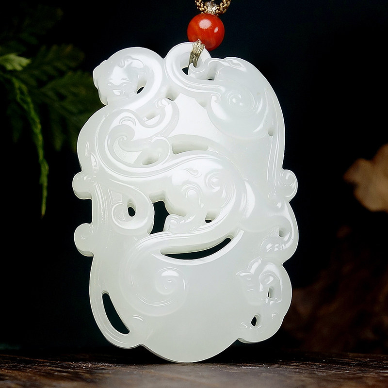 品推荐和田玉羊脂白玉苏工雕刻吉祥福瑞 府上有龙挂件41.66克