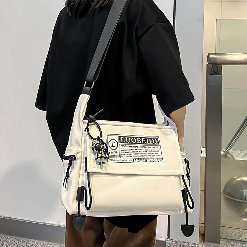 斜挎包男潮牌工装大容量单肩包男款背包大学生邮差包女上课通勤包